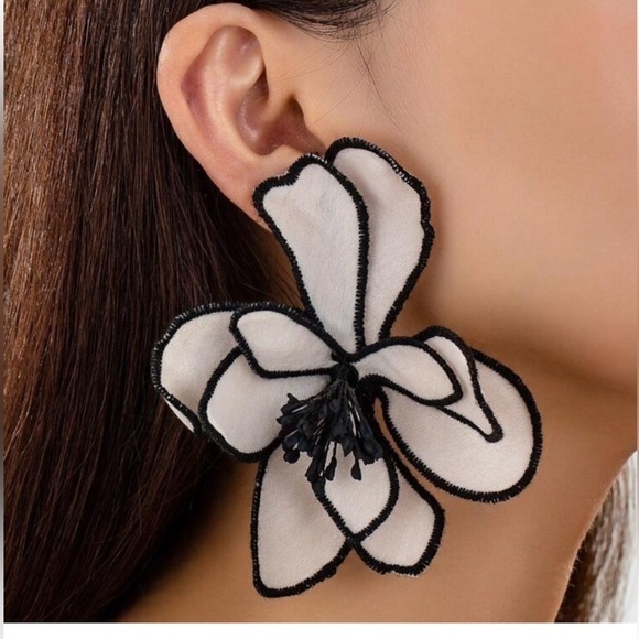 Quiet Luxury Boutique Jewelry - ✨NEW Beige Black Geometric Flower Statement Earrings